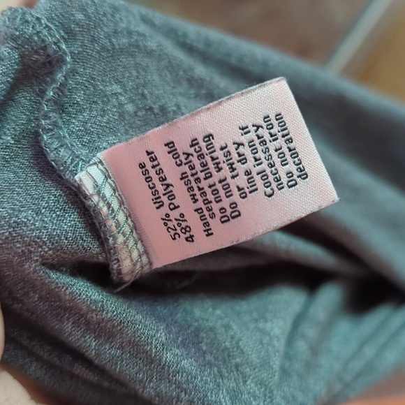 Juicy Couture Studded Sleeveless Tee V-Cutout Women's Large Grey Tank EUC Y2K - Picture 5 of 5